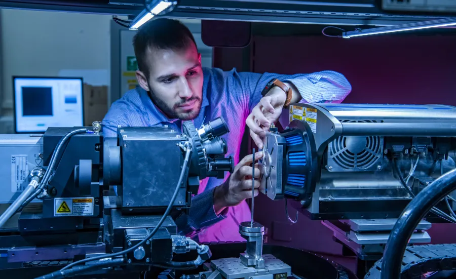 An engineering student using Mu-VIS X-ray imaging equipment