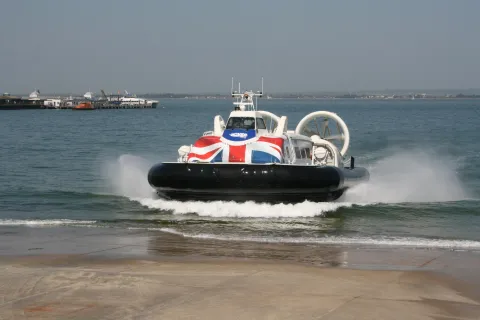 Passenger hovercraft landing