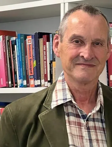 Emeritus Professor Steve Saxby